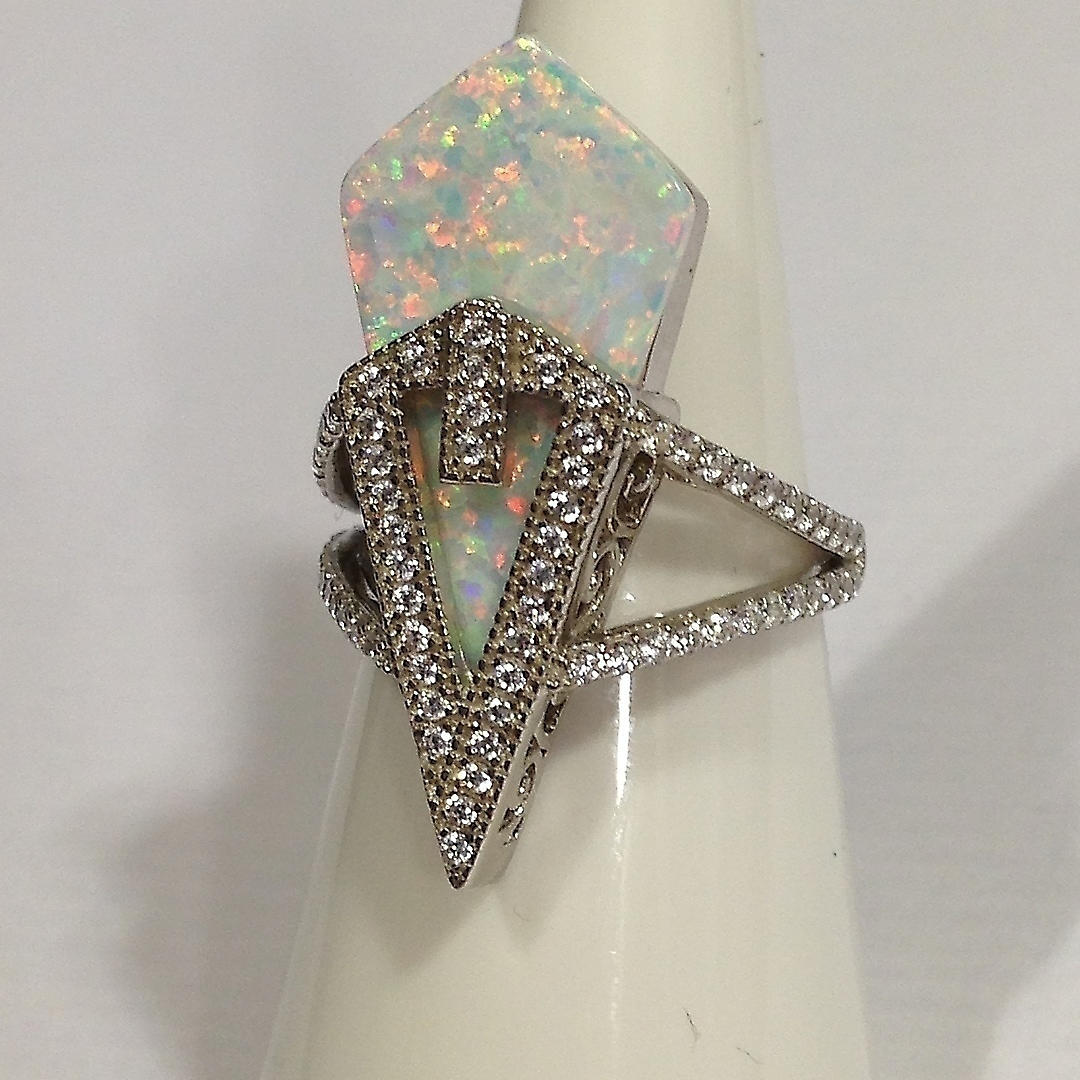 USÆDvanlig OPALIT RING.