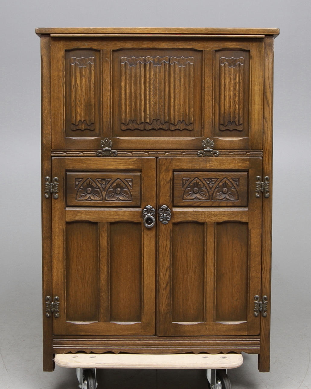 BARSKÅP, Engelsk stil, Old Charm furnitures, 1900 tal.