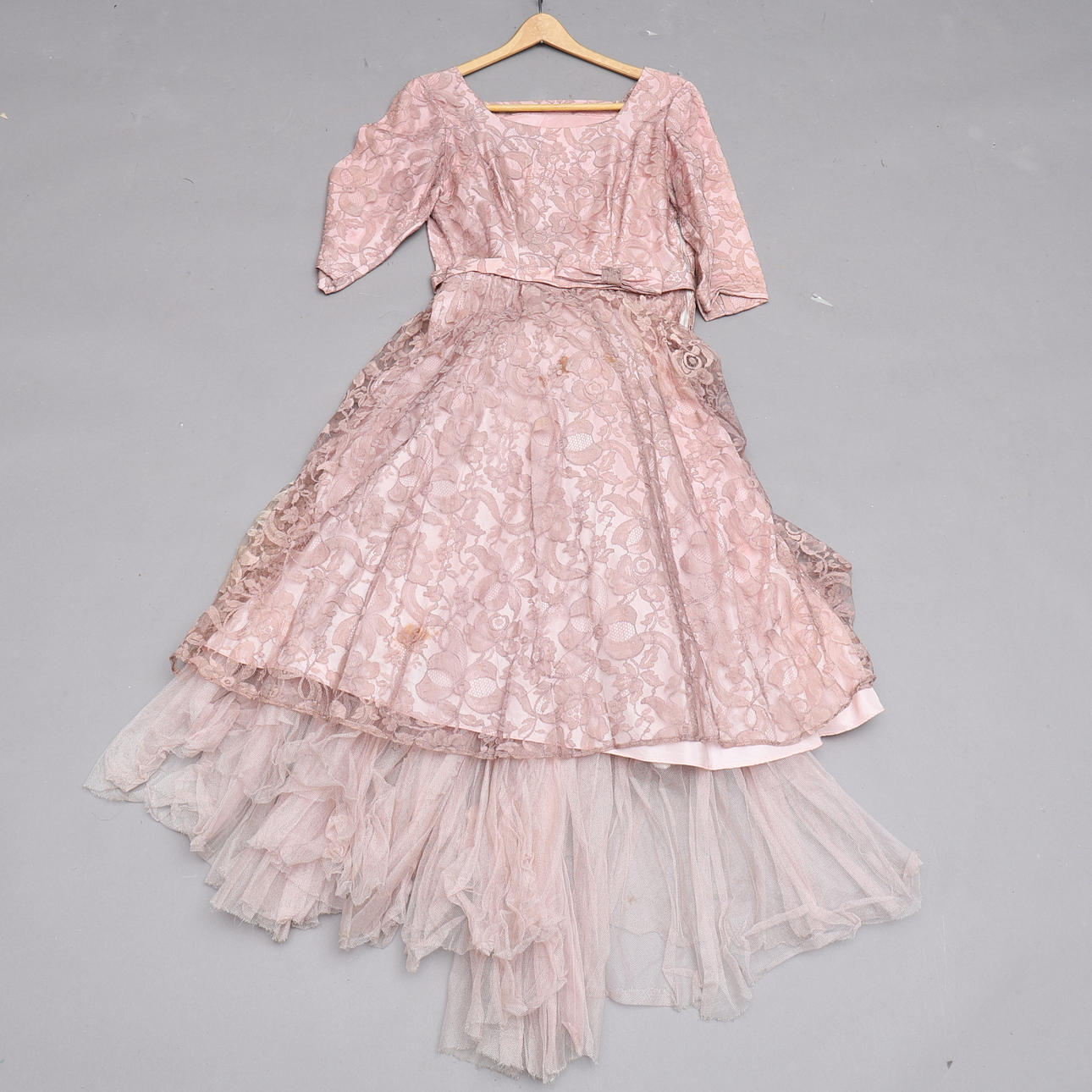 KLÄNNING, spets, satin och tyll, 1900-tal.