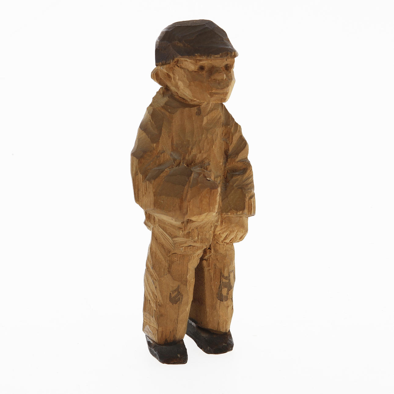 AXEL PETERSSON DÖDERHULTARN. Skulptur i form av vallpojke, snidat och delvis bemålat trä.