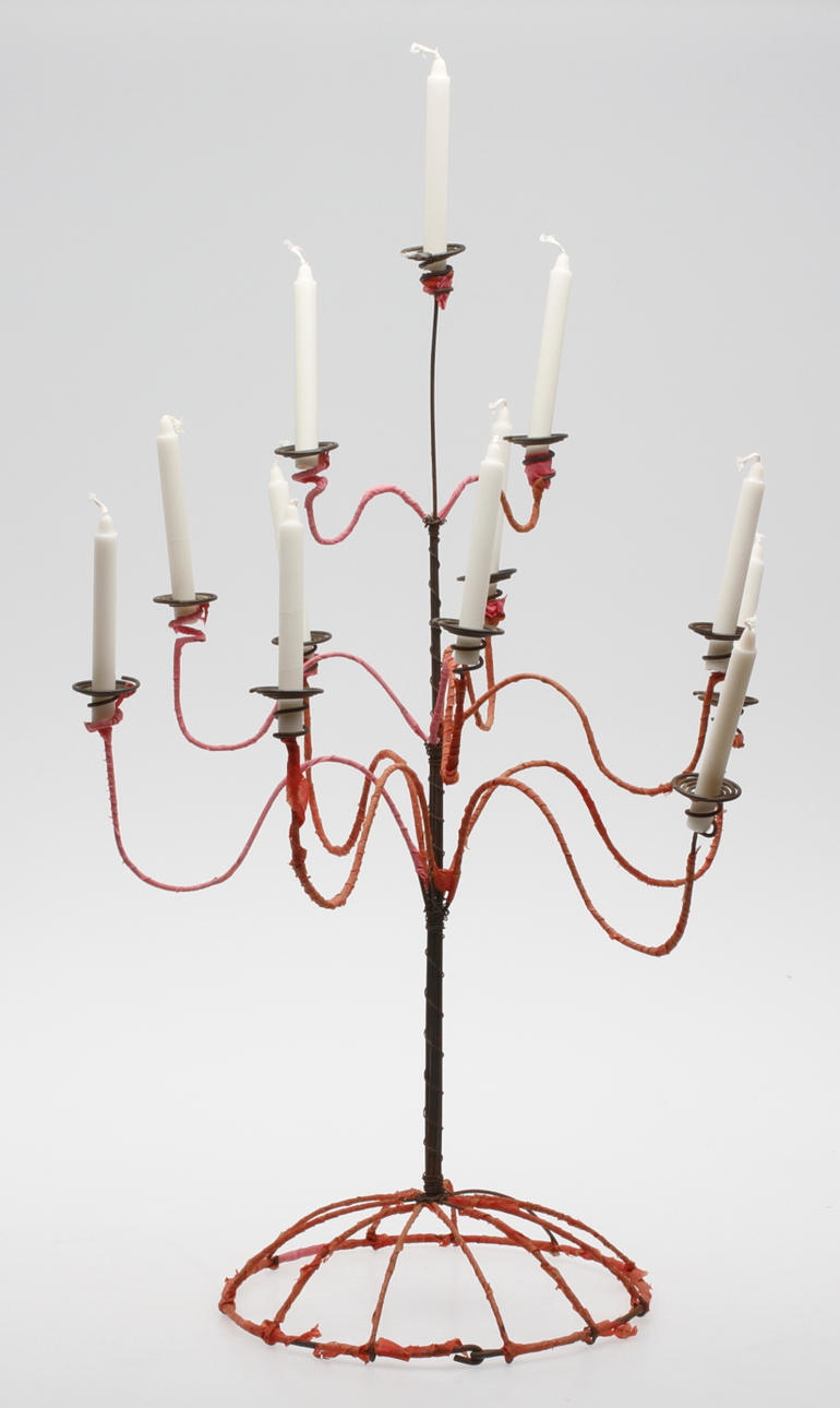 KANDELABER, 12 ljuspunkter, allmoge, sk trådarbete, sekelskiftet 1800/1900.