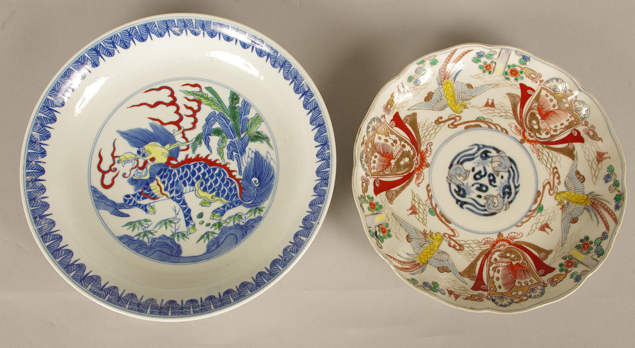 TALLRIKAR, 2 stycken, Kina, 1800 samt 1900-tal.