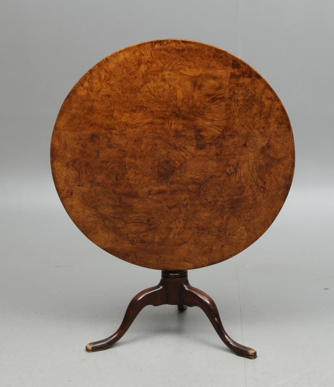 FOLDING TABLE, with top in root veneer, 19th century.