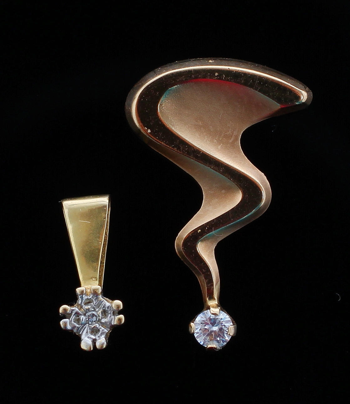 HÄNGEN 2 st, bland annat Design Pernilla Wiberg. Tot vikt ca 1 gram.