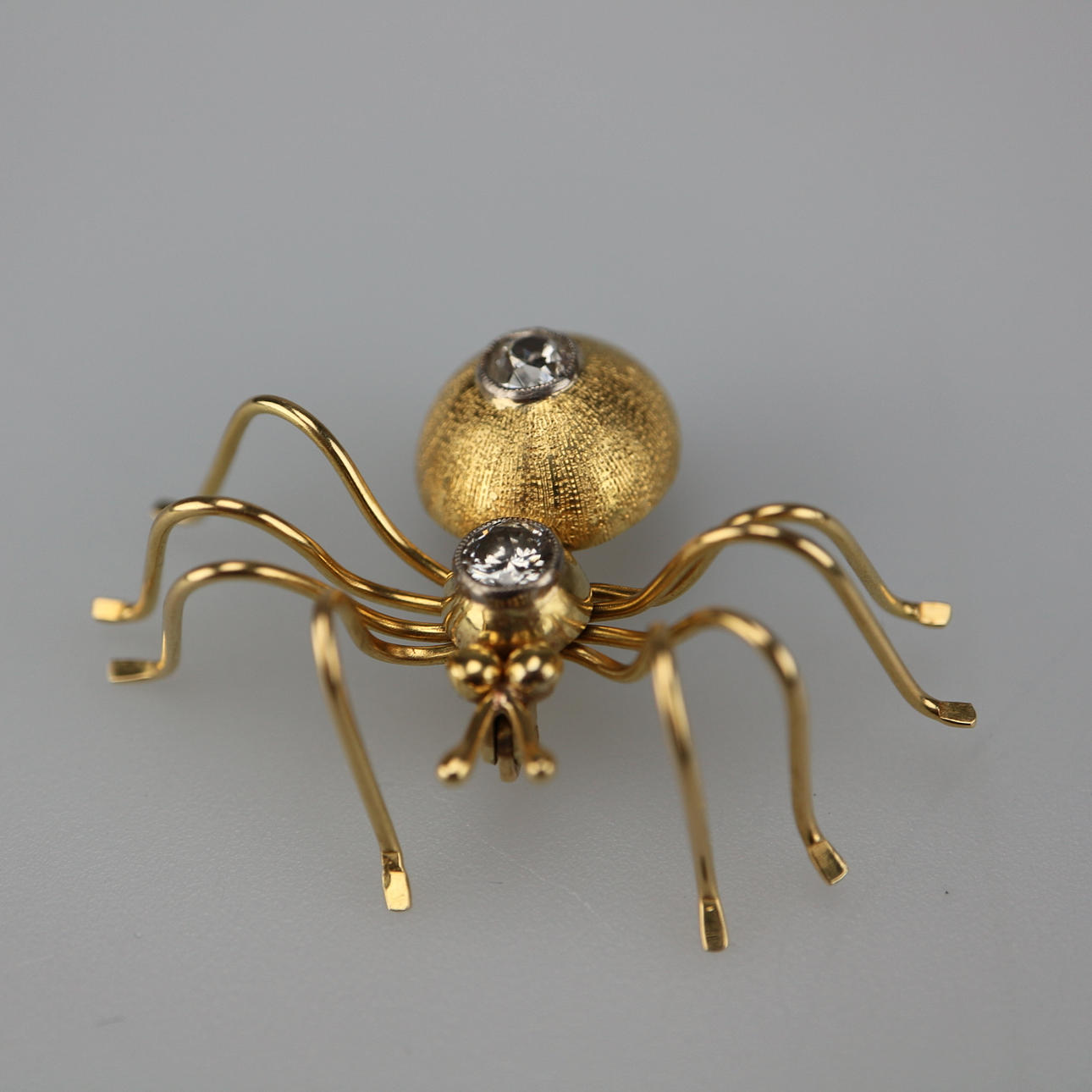 SPIDER-SHAPED BROOCH, GOLD WITH DIAMONDS.