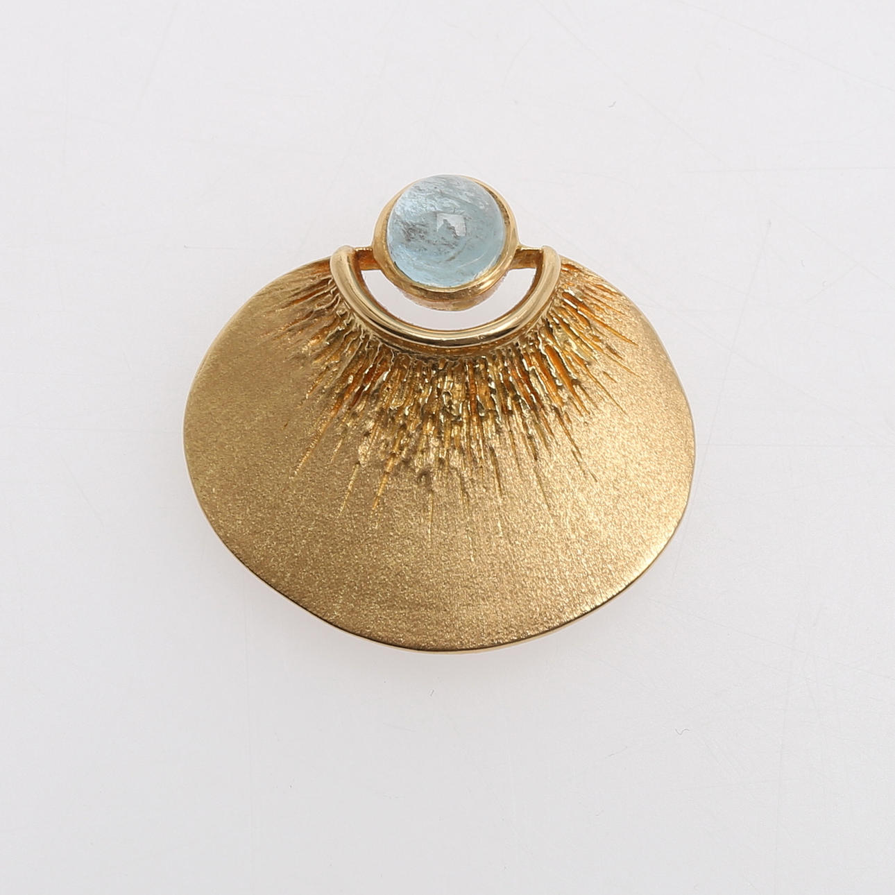 BROSCH/ PÄRLLÅS, 18k guld och cabochonslipad sten.