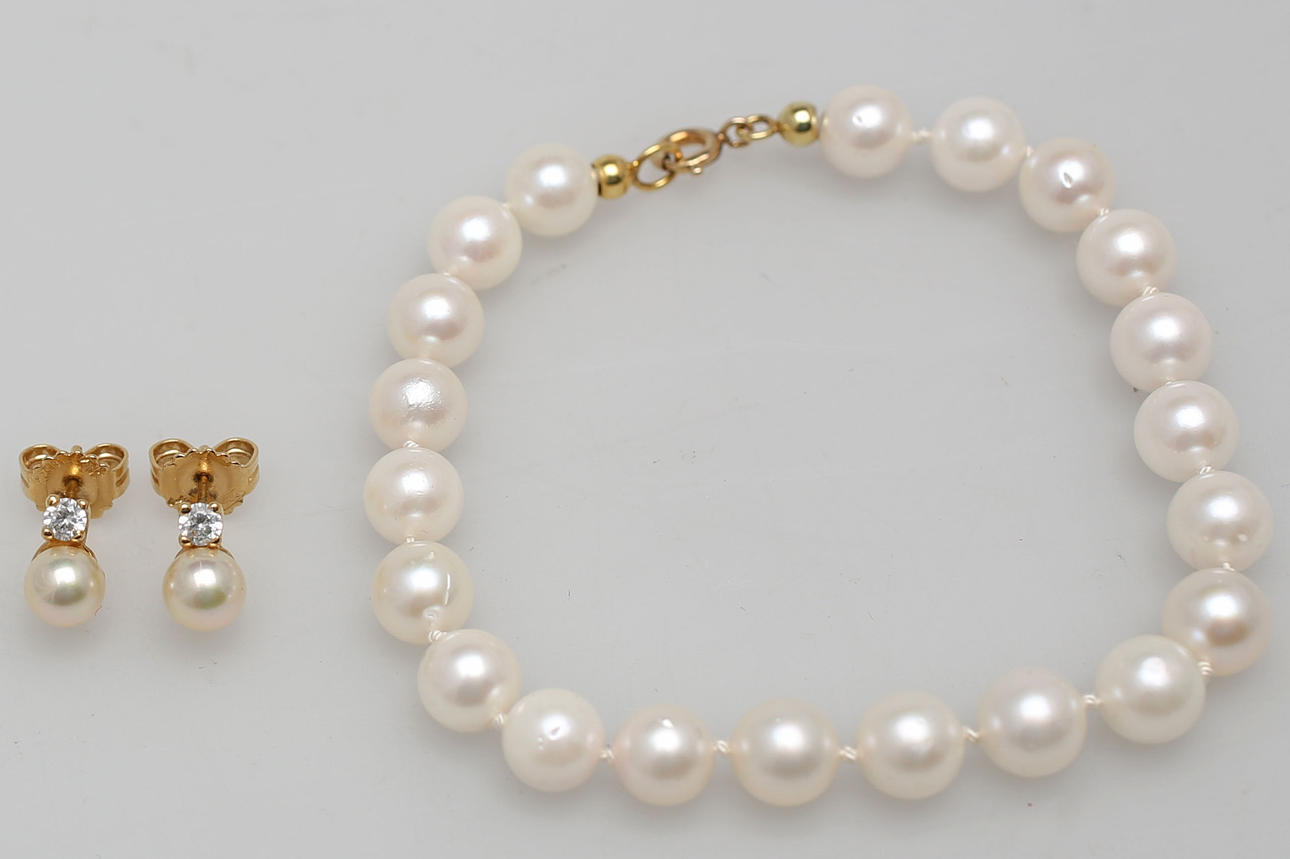 PÄRLARMBAND OCH ÖRHÄNGEN, 3 delar, förgyllt silver.