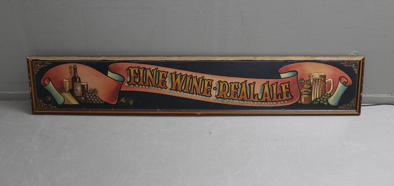 PUBSKYLT, trä, "Fine Wine-Real Ale".