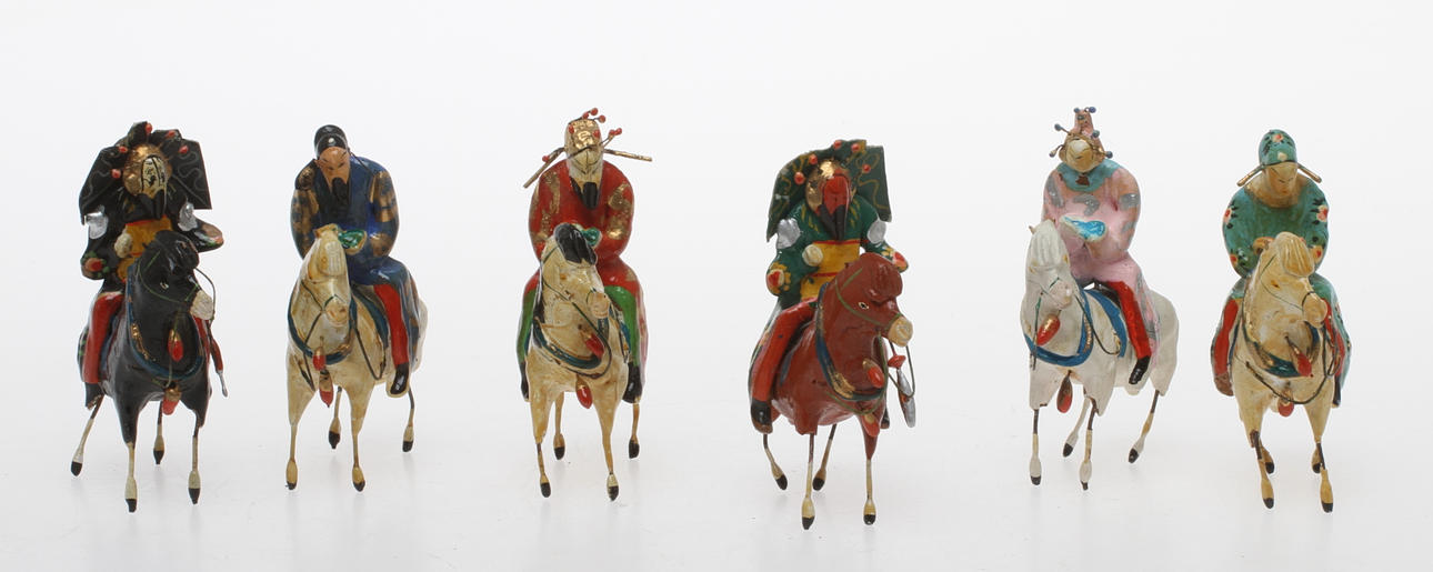 FIGURER keramik och metall. KINA eller Japan. 6 stycken. Tidigt 1900-tal.