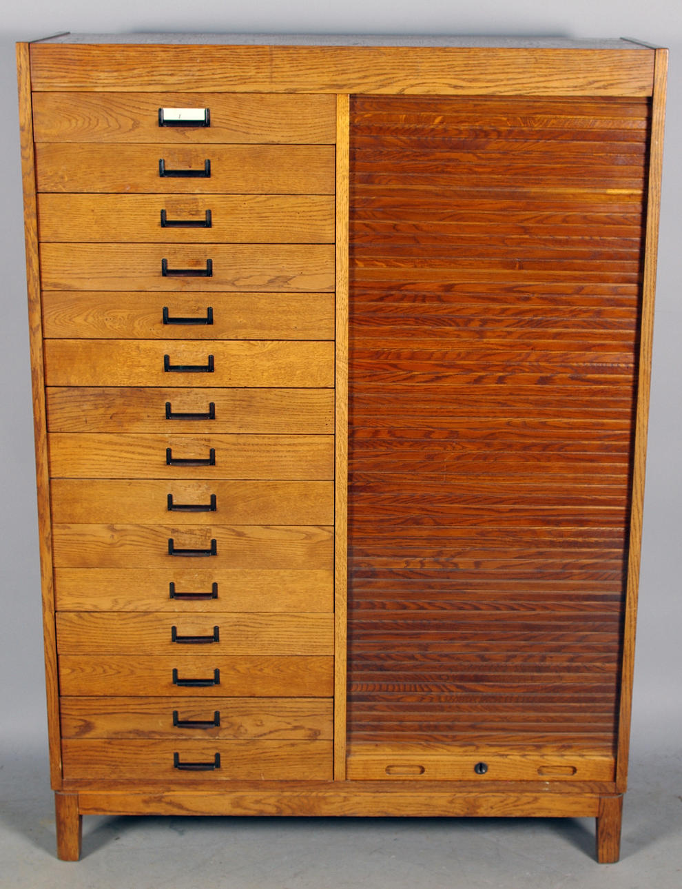 ARKIVSKÅP, ek, tidigt 1900-tal.