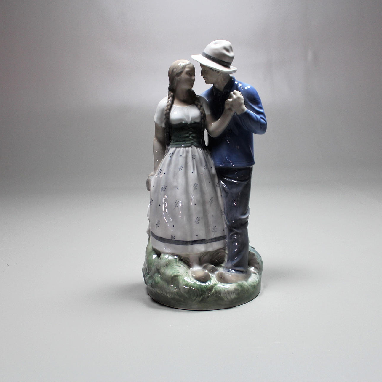 FIGUR Henrik & Else Royal Copenhagen 3049.