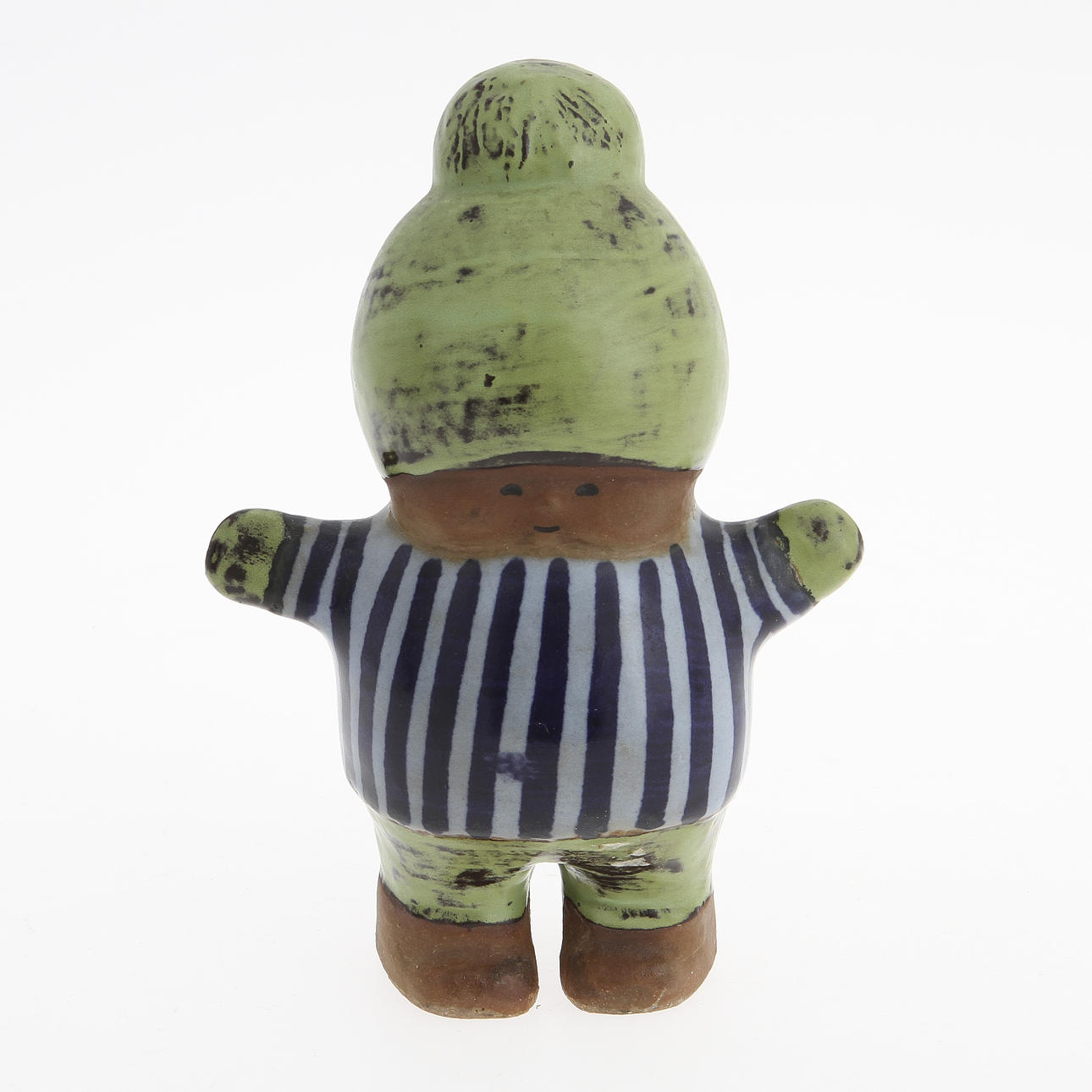 LISA LARSON. Figurin "Kalle", delvis glaserat stengods. Gustavsberg. Signerad.