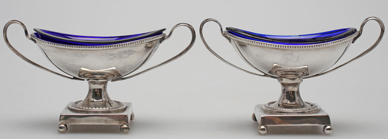 SALTKAR, ett par, gustavianskstil, nysilver, 1900-tal.