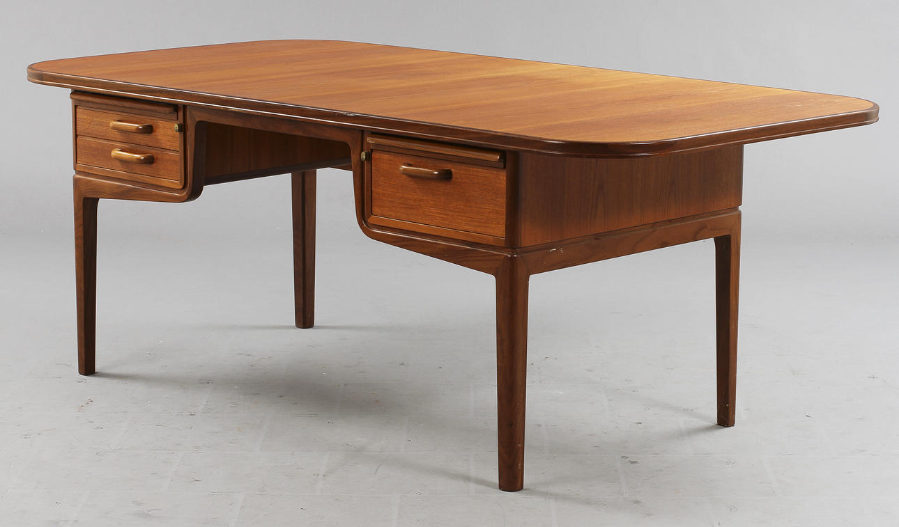 SKRIVBORD OCH STOL, 1900-tal.