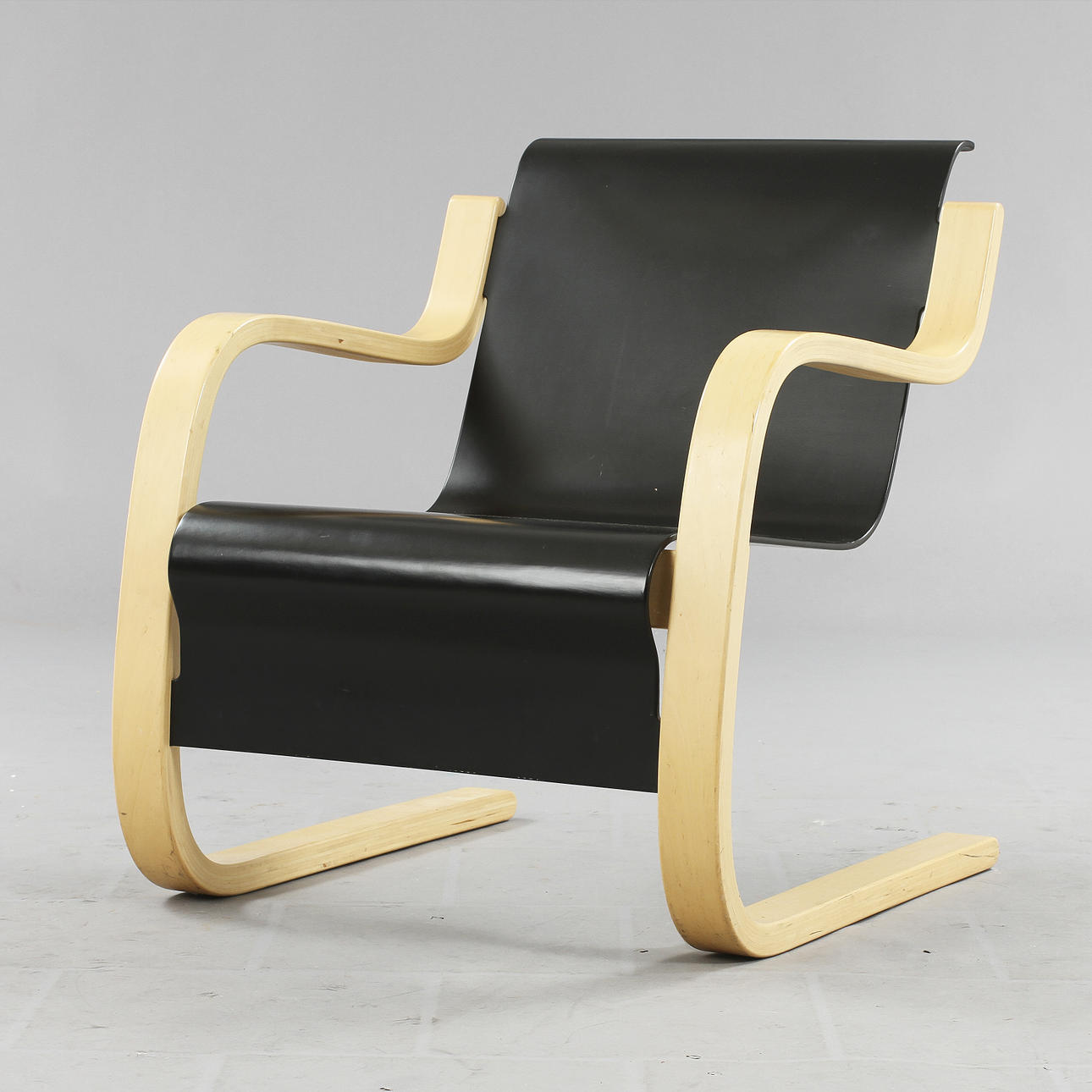 FÅTÖLJ, nr 31, Alvar Aalto för Artek, Finland.