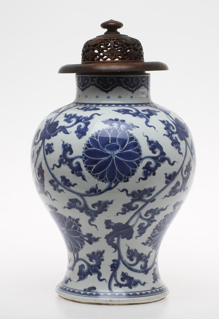 URNA, porslin. Qing dynastin, Kangxi (1662-1722).
