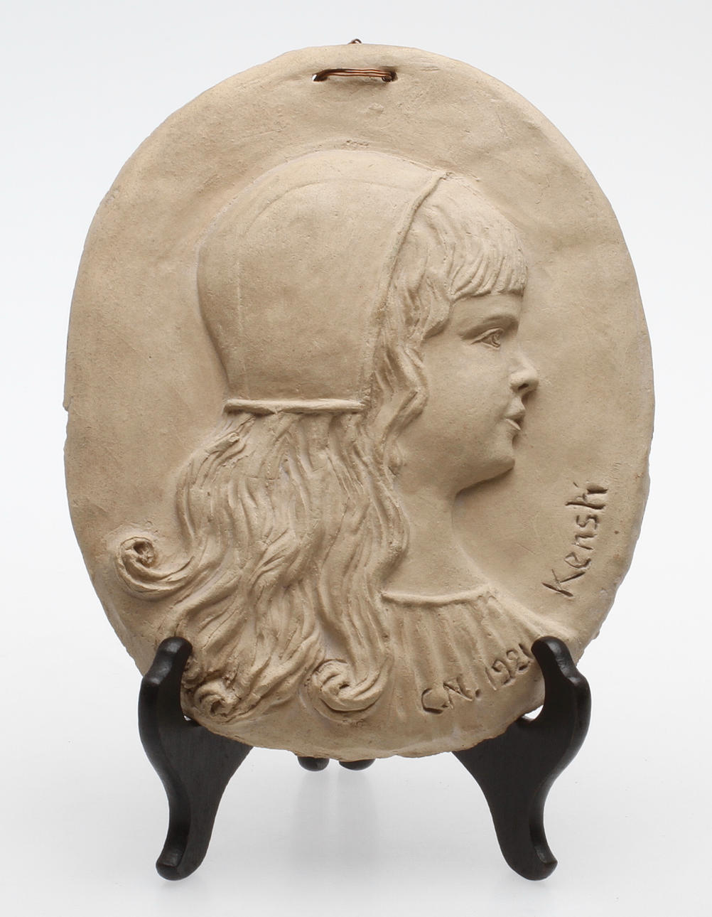 CARIN NILSON. TILLSKRIVEN. väggtavla, keramik, signerad C.N. 1921.