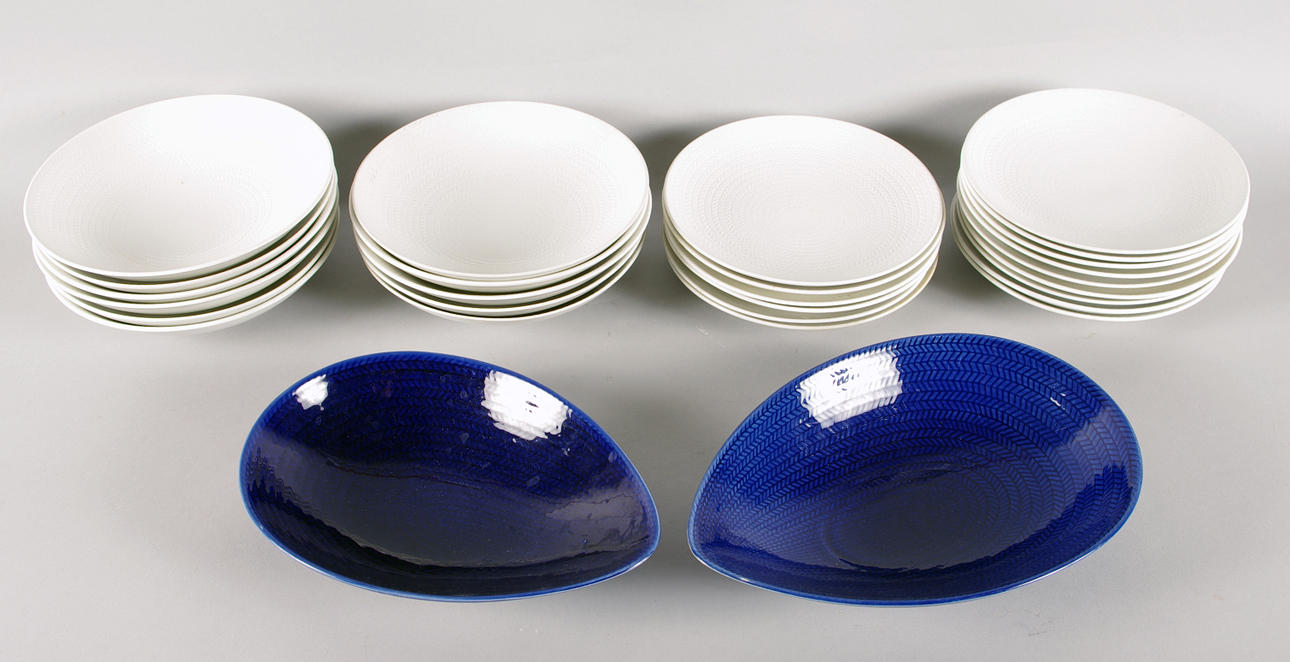 MATSERVISDELAR, "Blå Eld", design Hertha Bengtsson, Rörstrand.