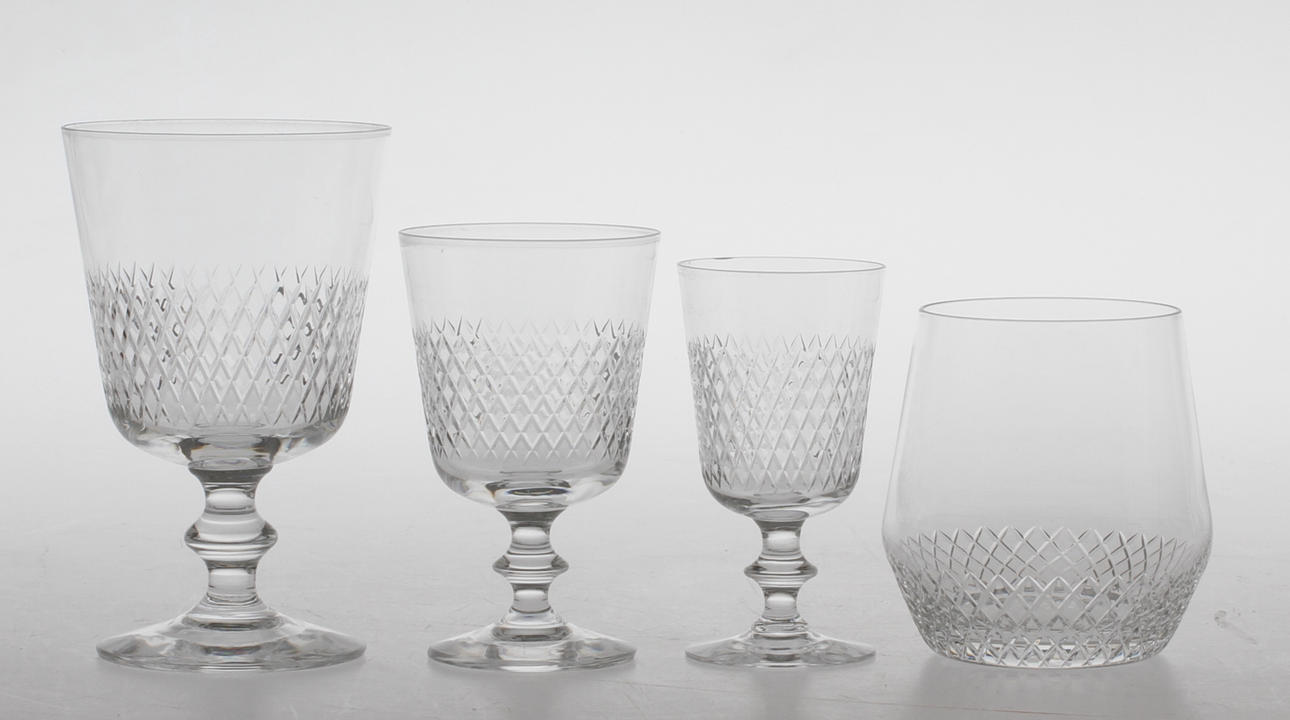 GLASSERVIS, ca 43 delar, "Diamant", design Vicke Lindstrand för Kosta.