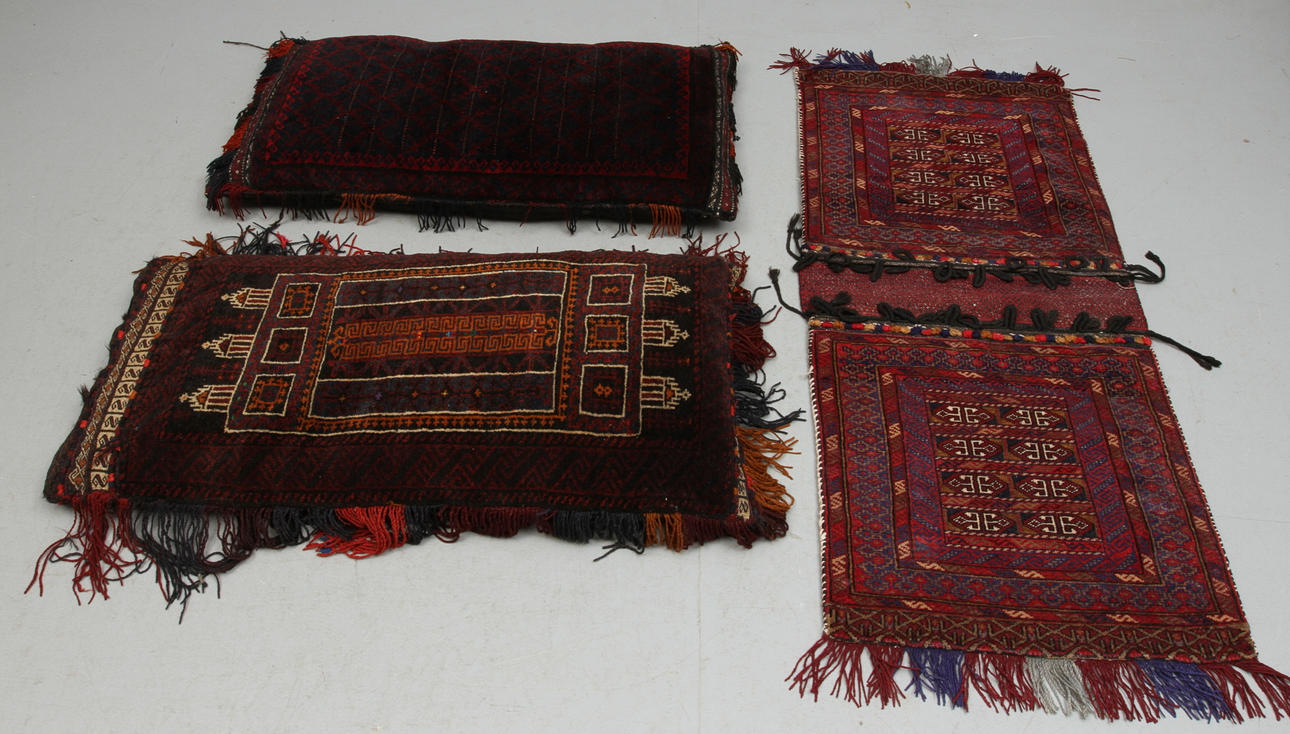 SITTKUDDAR, 2 st samt SADELVÄSKA, orientaliska.