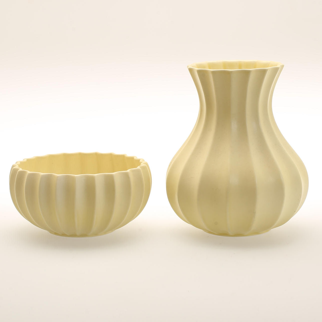 JARRÓN. CUENCO. Gres, "Azalea", Pia Rönndahl, Rörstrand.