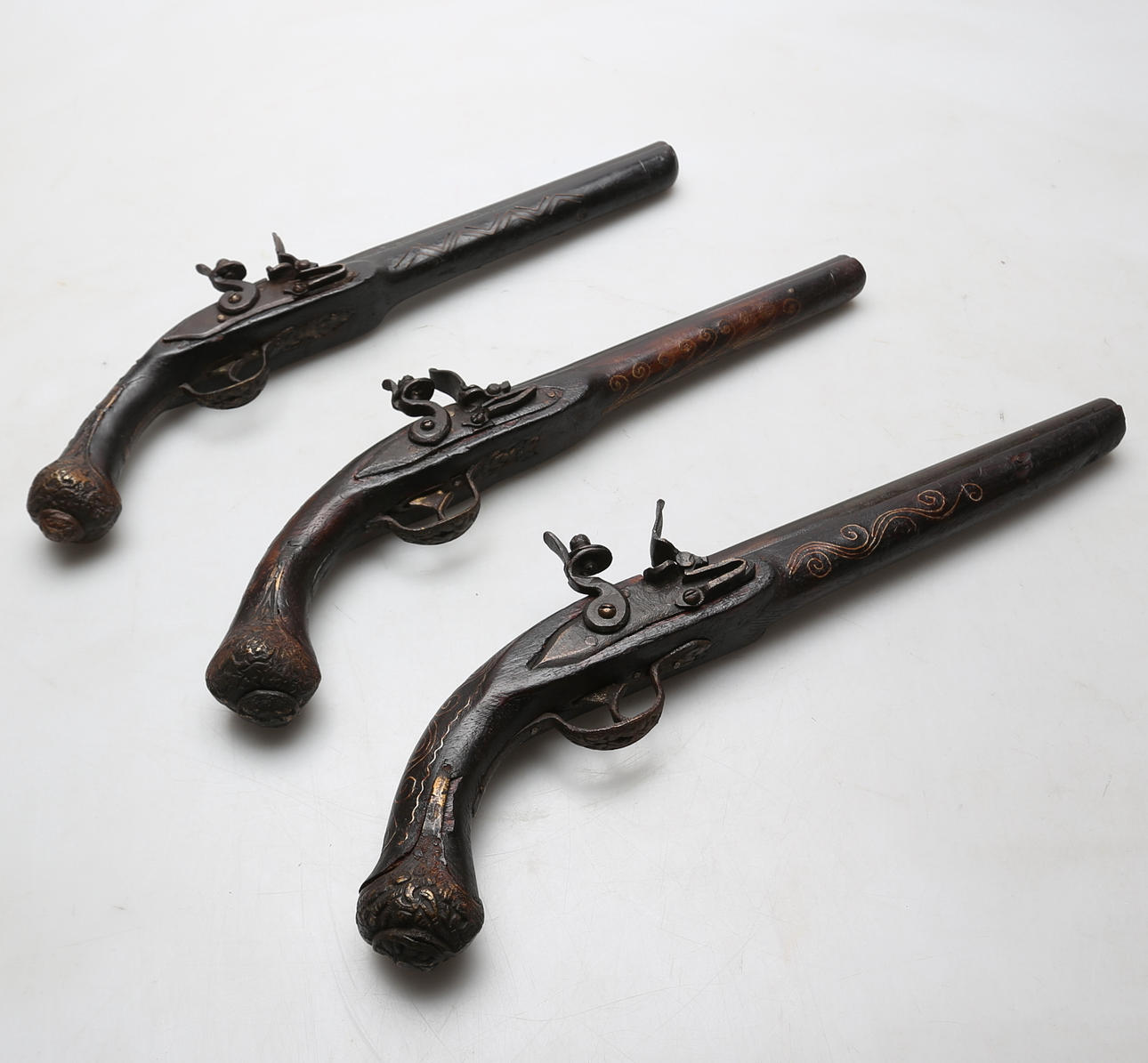 PISTOLER, 3 st, replikor. 1900-tal.