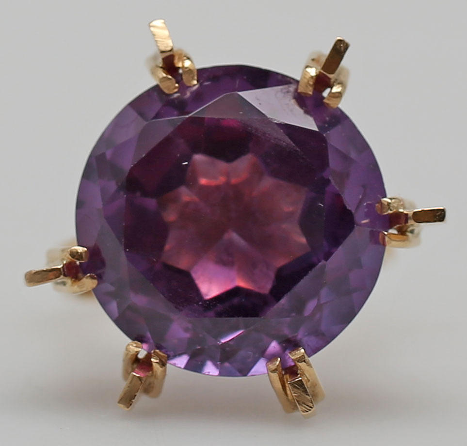 COCTAILRING MED LILA STEN, rödguld, 14K.