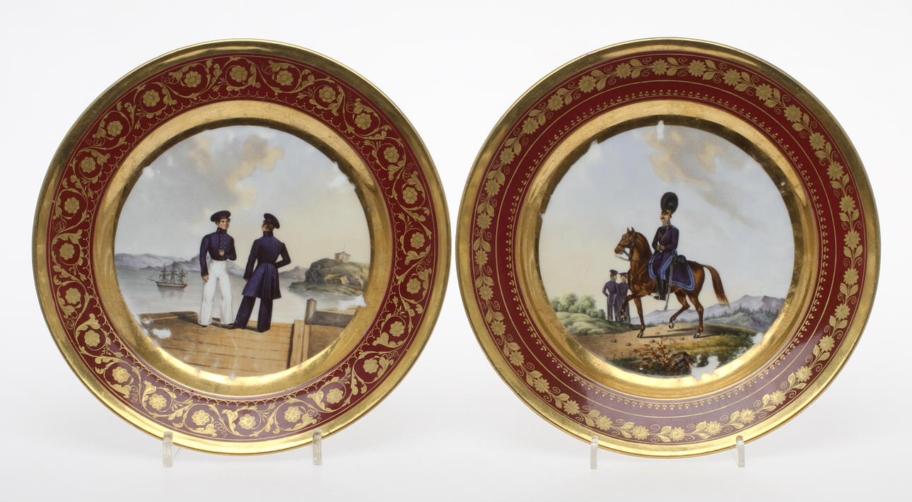 TALLRIKAR, 2 st, porslin, målade av Wilhelm Heinemann, verksam i Stockholm 1820-41.