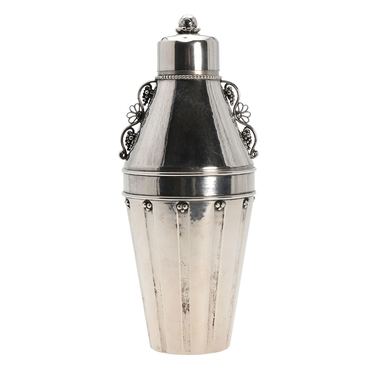 GEORG JENSEN. Danish shaker in "martelé" silver from Copenhagen, 500gr.