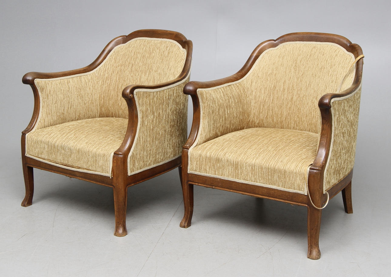 FÅTÖLJER, ett par, 1920-tal.