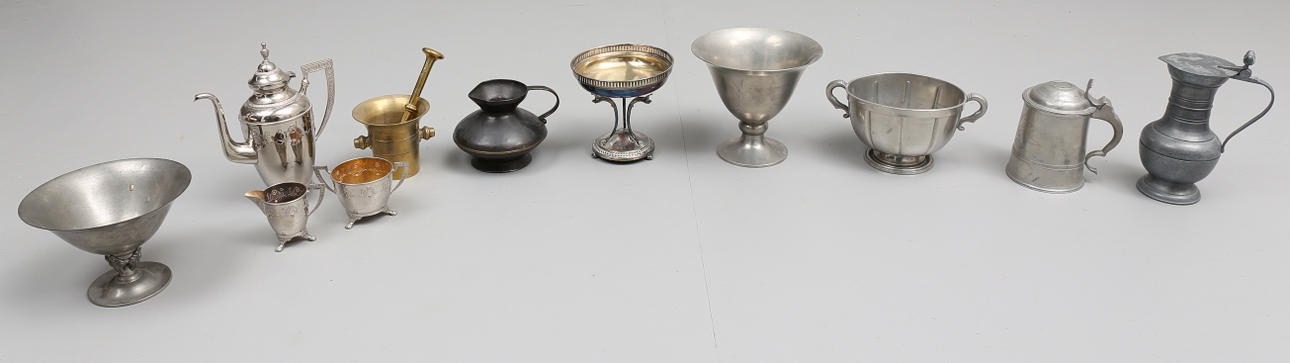 PARTI METALLFÖREMÅL, 11 delar, 1900-tal.