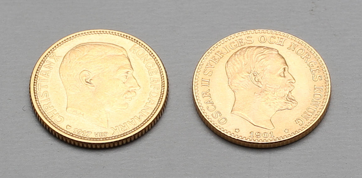 GULDMYNT, 2 st, Sverige 10 kronor 1901 respektive Danmark 10 kroner 1917, vikt ca 4,5 g vardera.