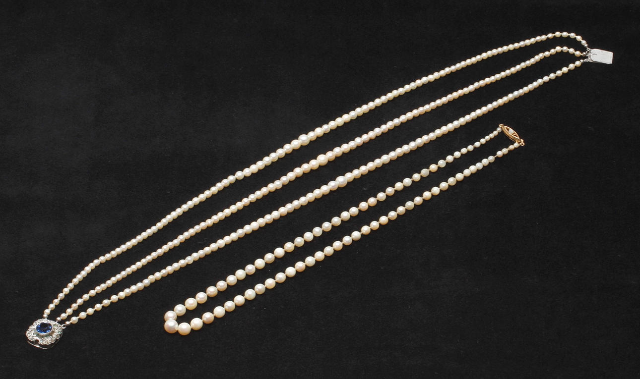 COLLIER, 2 st, silverlås samt 18k guld, 1900-tal.