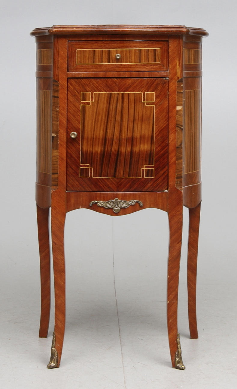 POTTSKÅP, rokokostil, 1900-tal.