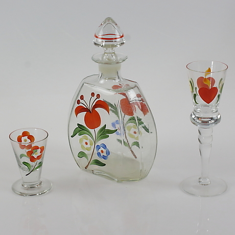 SNAPSFLASKA MED 2 GLAS, handmålat glas, 1900-tal. Glas - Övrigt - Auctionet