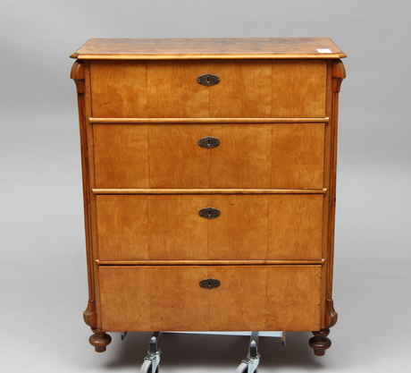 BYRÅ, 1800-tal, 4 lådor.