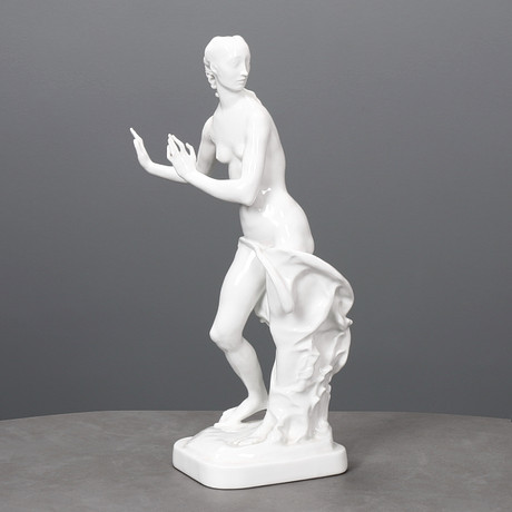"Naked girl", porcelain sculpture by the Royal Porcelain Factory from