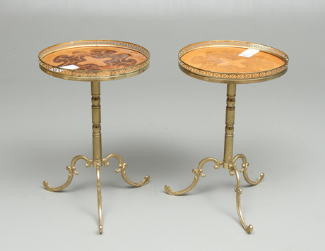 LAMPBORD, 2 st, mässing samt intarsia skiva,1900-tal.