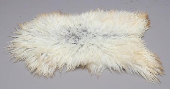 SHEEP FUR, long-haired. Miscellaneous - Miscellaneous - Auctionet