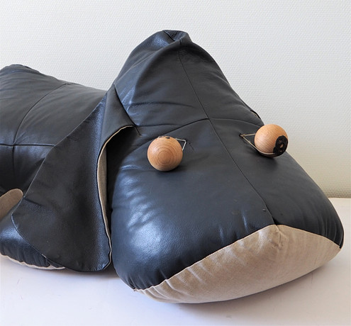 SITTING POUCH, 