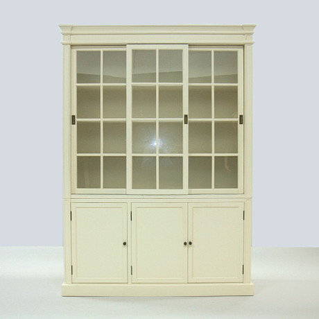 VITRIN CABINET im Carl Larsson-Stil. Möbel - Schränke & Regale - Auctionet