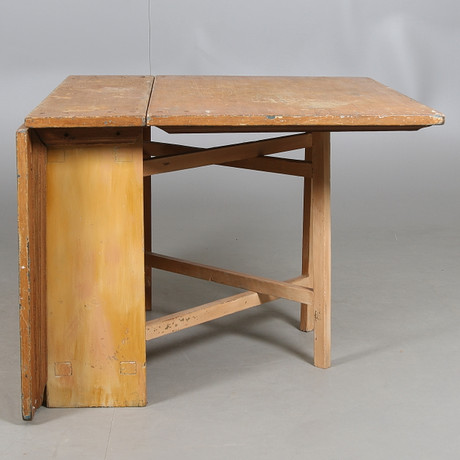 BATTLE TABLE, commoner, 19th century. Furniture - Tables - Auctionet