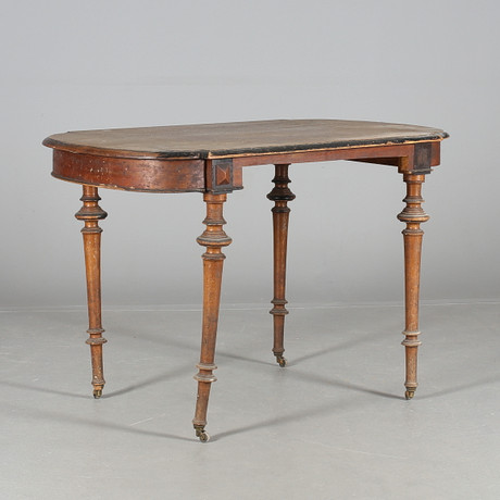 BORD, Nyrenässansstil, fanerat, 1900 tal. Möbler Bord SIDOBORD, nyrenässans stil, 1900 tal. Möbler Bord Auctionet