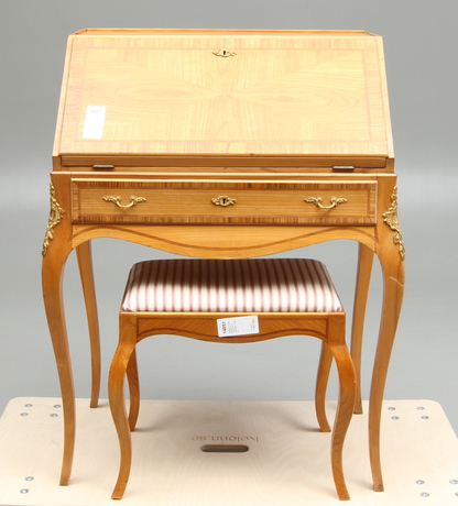 SNEDKLAFFSEKRETÄR och TABURETT, rokokostil, 1900-tal.