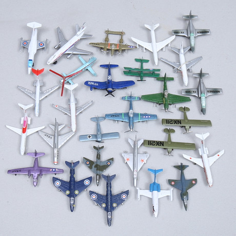AIRPLANE MODELS, 26 pcs., metal, incl. Matchbox. Toys - Auctionet