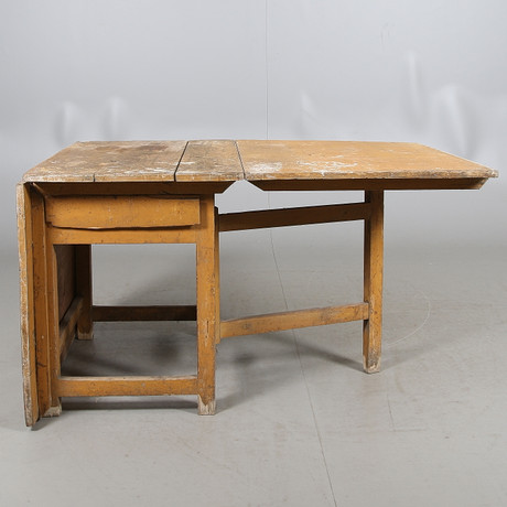 BATTLE TABLE, commoner, 19th century. Furniture - Tables - Auctionet