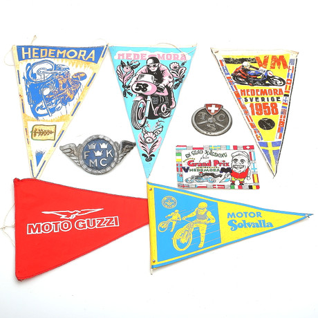 MOTOR MEMORABILIA, 8 delar, vimplar, märken samt vykort. Övrigt ...