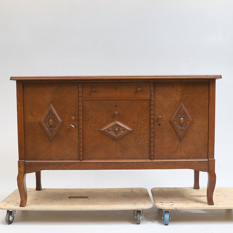 BUFFÉ, 1900-talets första hälft. Möbler - Skåp & Hyllor - Auctionet