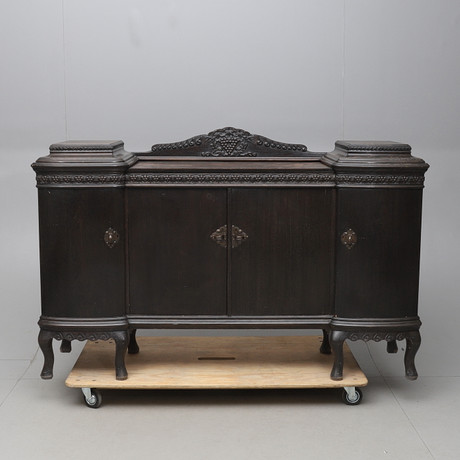 BUFFÉ, 1900-talets första hälft. Möbler - Skåp & Hyllor - Auctionet
