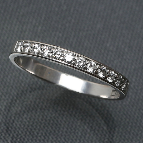 ENGELBERT. Alliansring, halv, 18K vitguld med diamanter ca 0,24 ctv ...